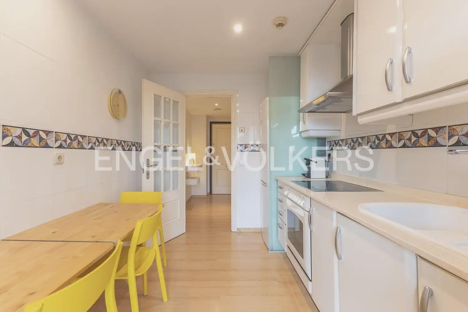 3 bedroom Flat for rent in Valencia city with pool garage - € 2,100 (Ref: 10141391)