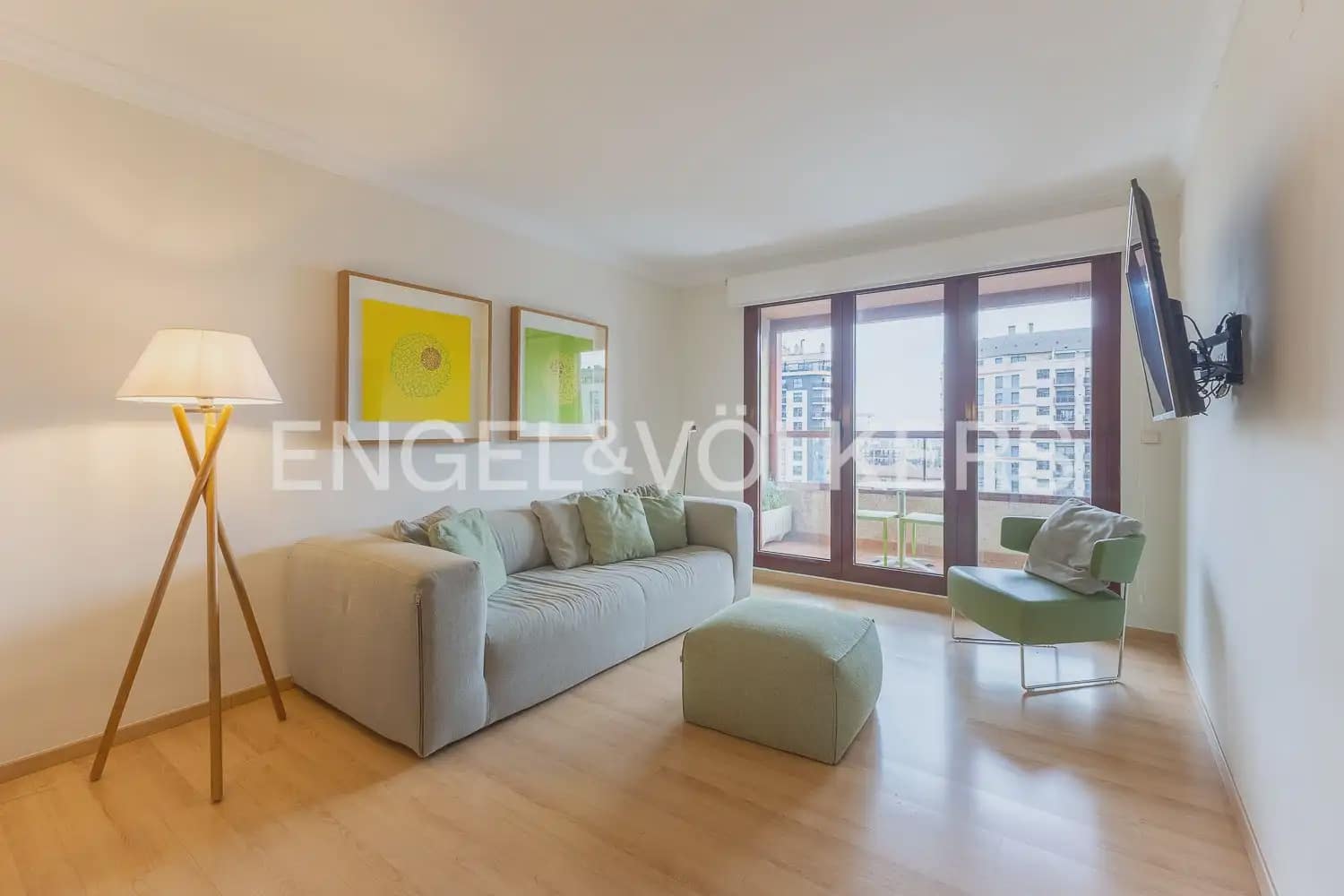 3 bedroom Flat for rent in Valencia city with pool garage - € 2,100 (Ref: 10141391)