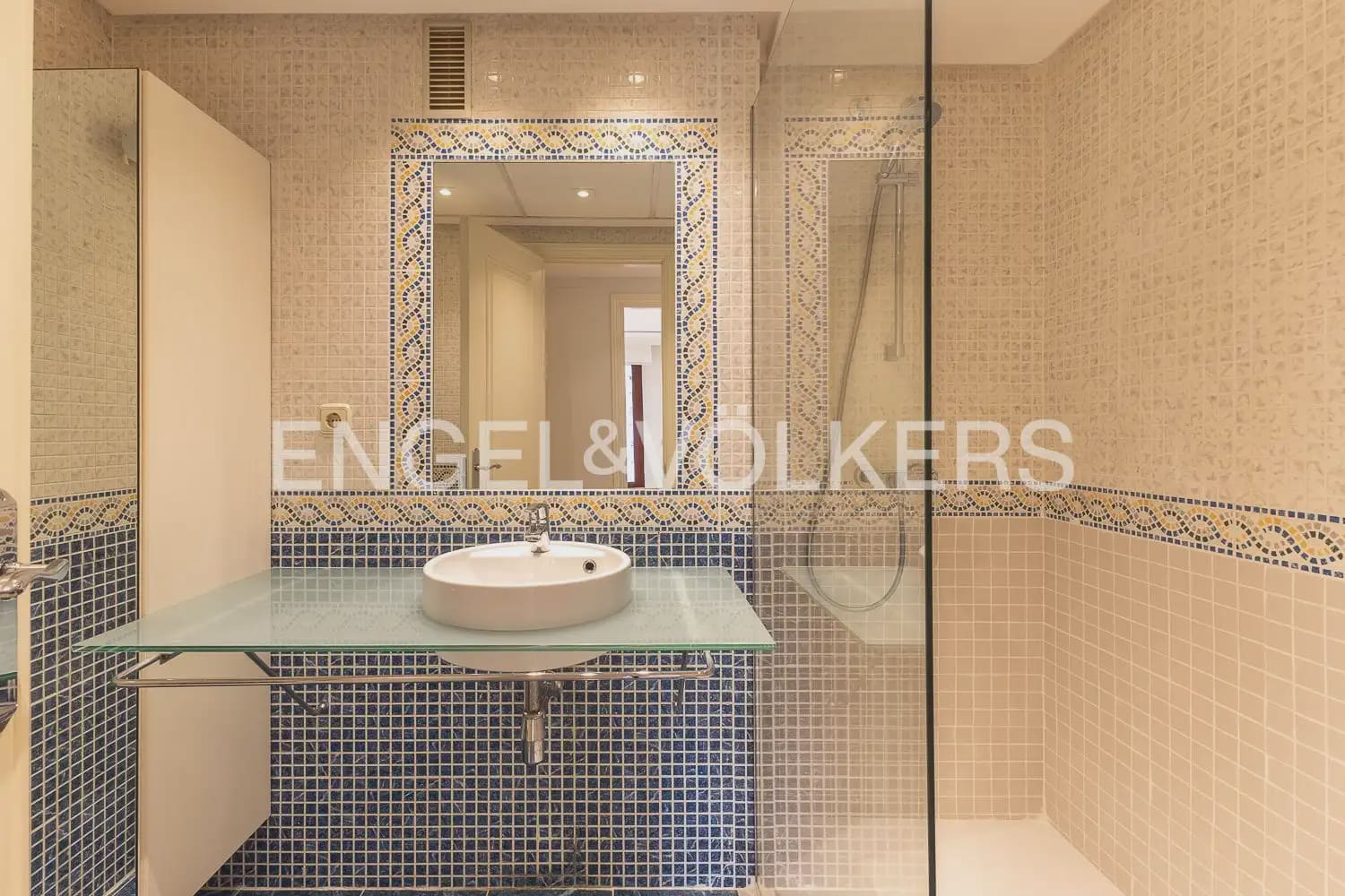 3 bedroom Flat for rent in Valencia city with pool garage - € 2,100 (Ref: 10141391)