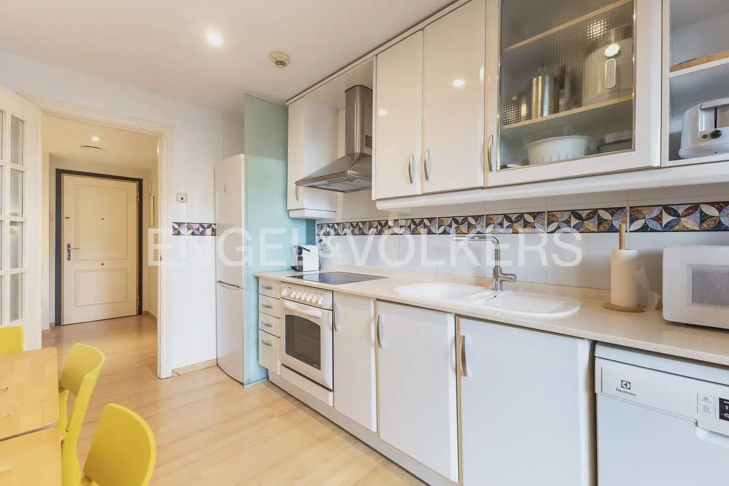 3 bedroom Flat for rent in Valencia city with pool garage - € 2,100 (Ref: 10141391)