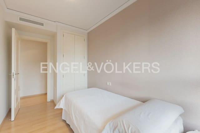 3 slaapkamer Flat te huur in Sant Pau, Valencia stad met zwembad garage - € 2.100 (Ref: 10141391)