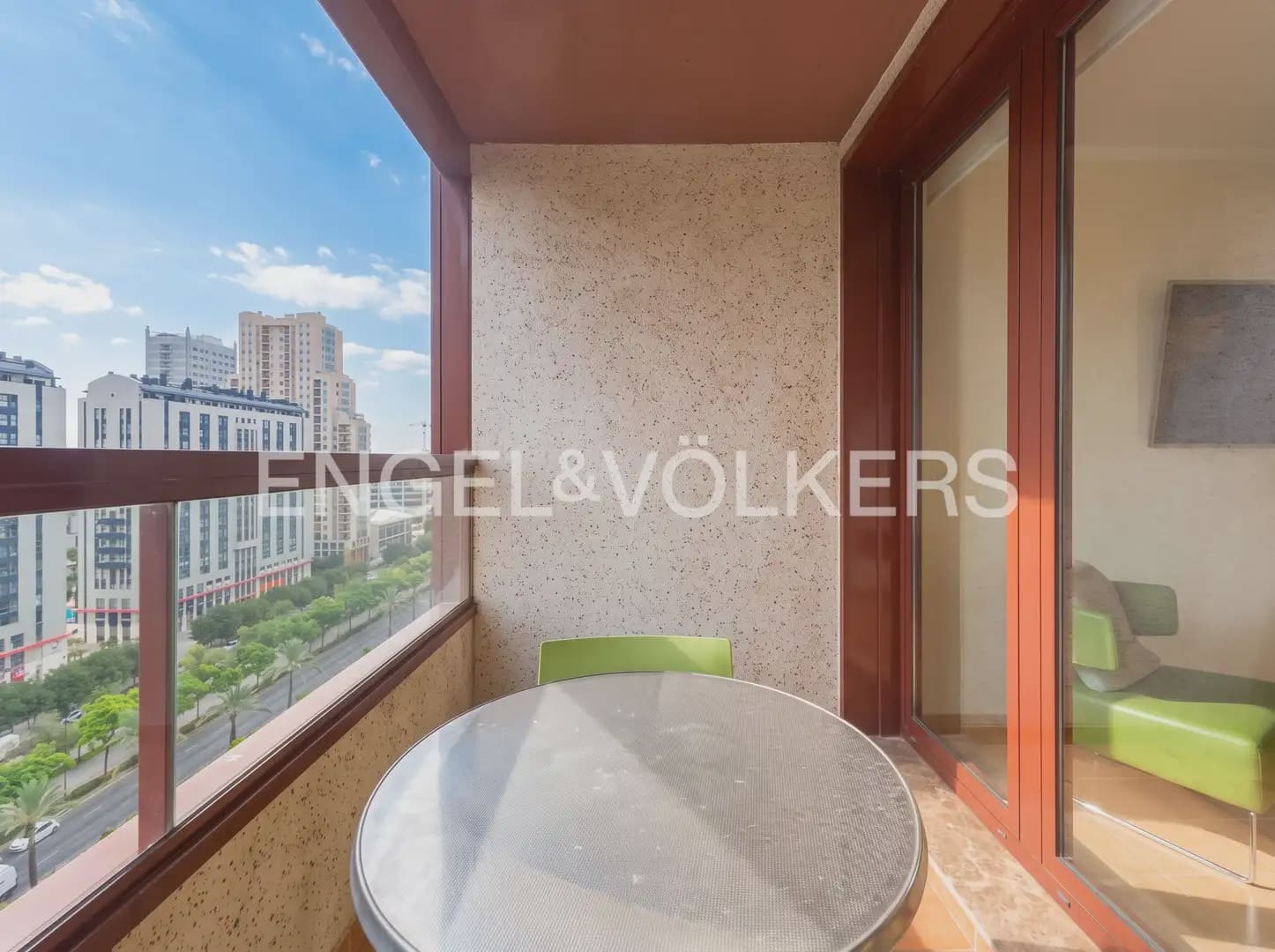 3 bedroom Flat for rent in Valencia city with pool garage - € 2,100 (Ref: 10141391)