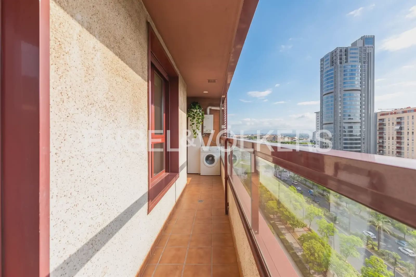 3 bedroom Flat for rent in Valencia city with pool garage - € 2,100 (Ref: 10141391)
