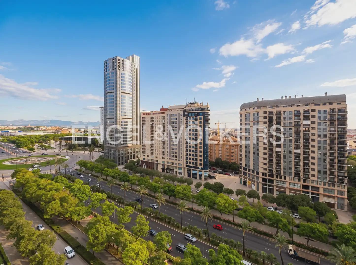 3 bedroom Flat for rent in Valencia city with pool garage - € 2,100 (Ref: 10141391)