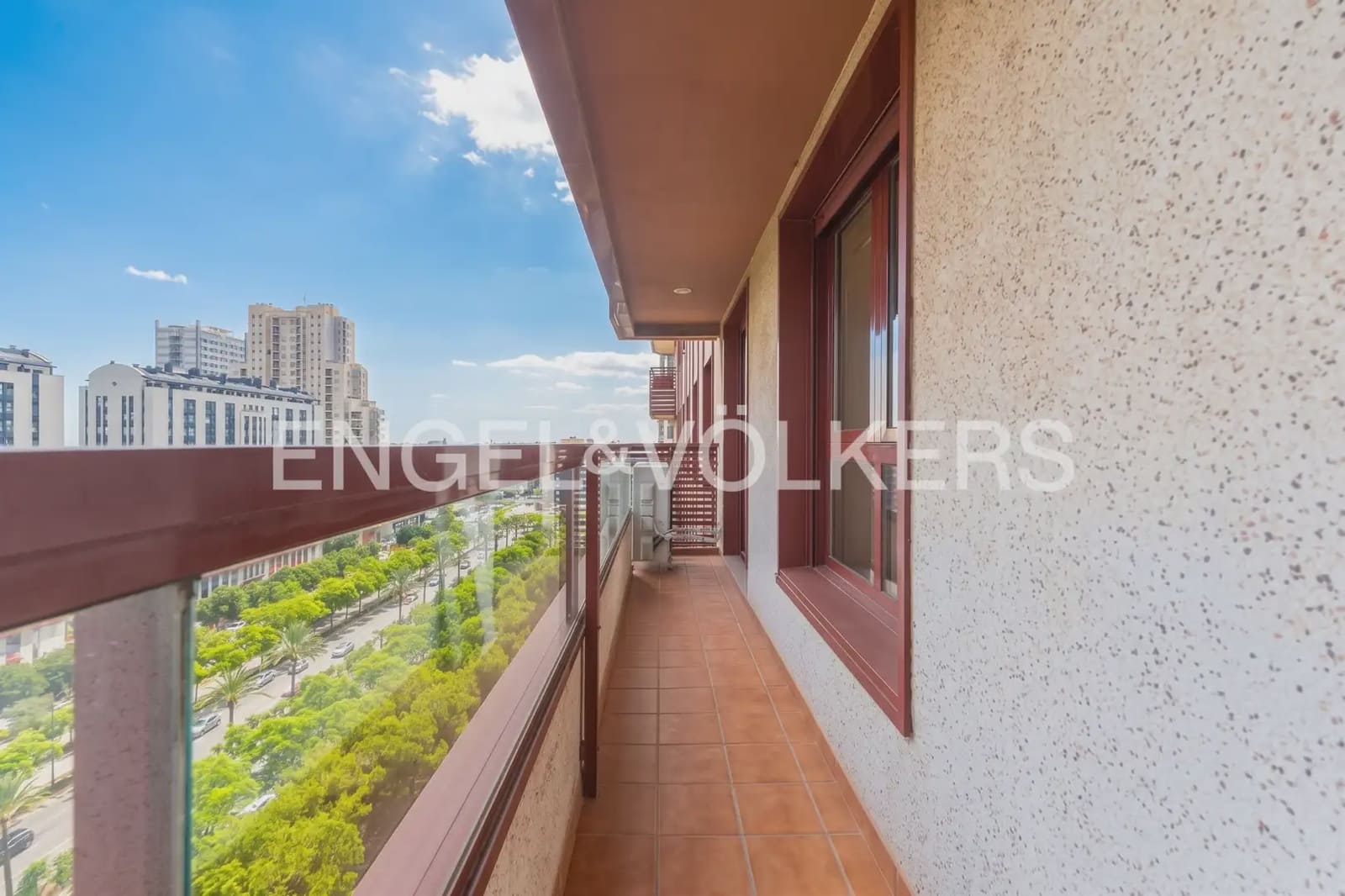 3 bedroom Flat for rent in Valencia city with pool garage - € 2,100 (Ref: 10141391)