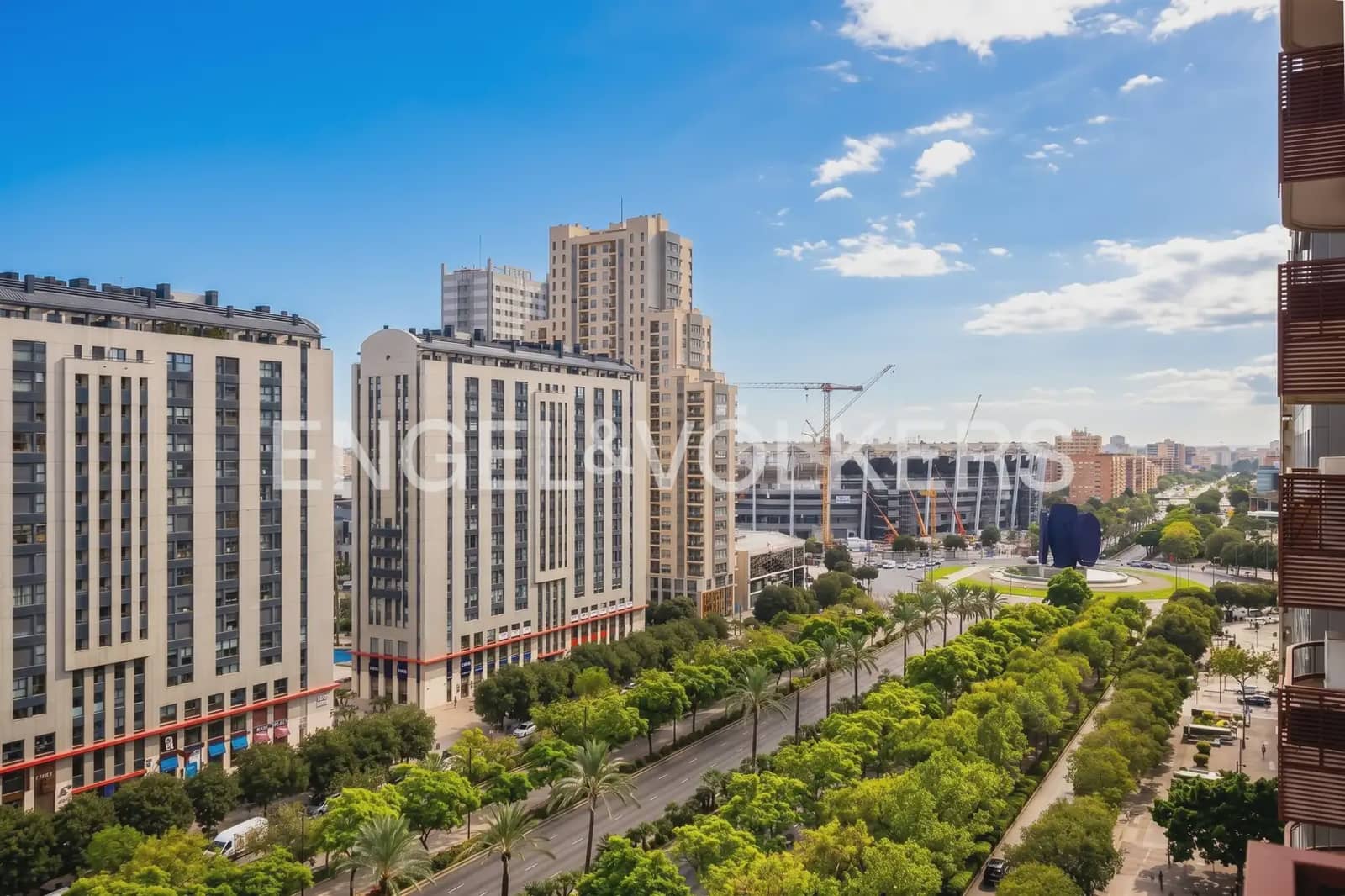 3 bedroom Flat for rent in Valencia city with pool garage - € 2,100 (Ref: 10141391)