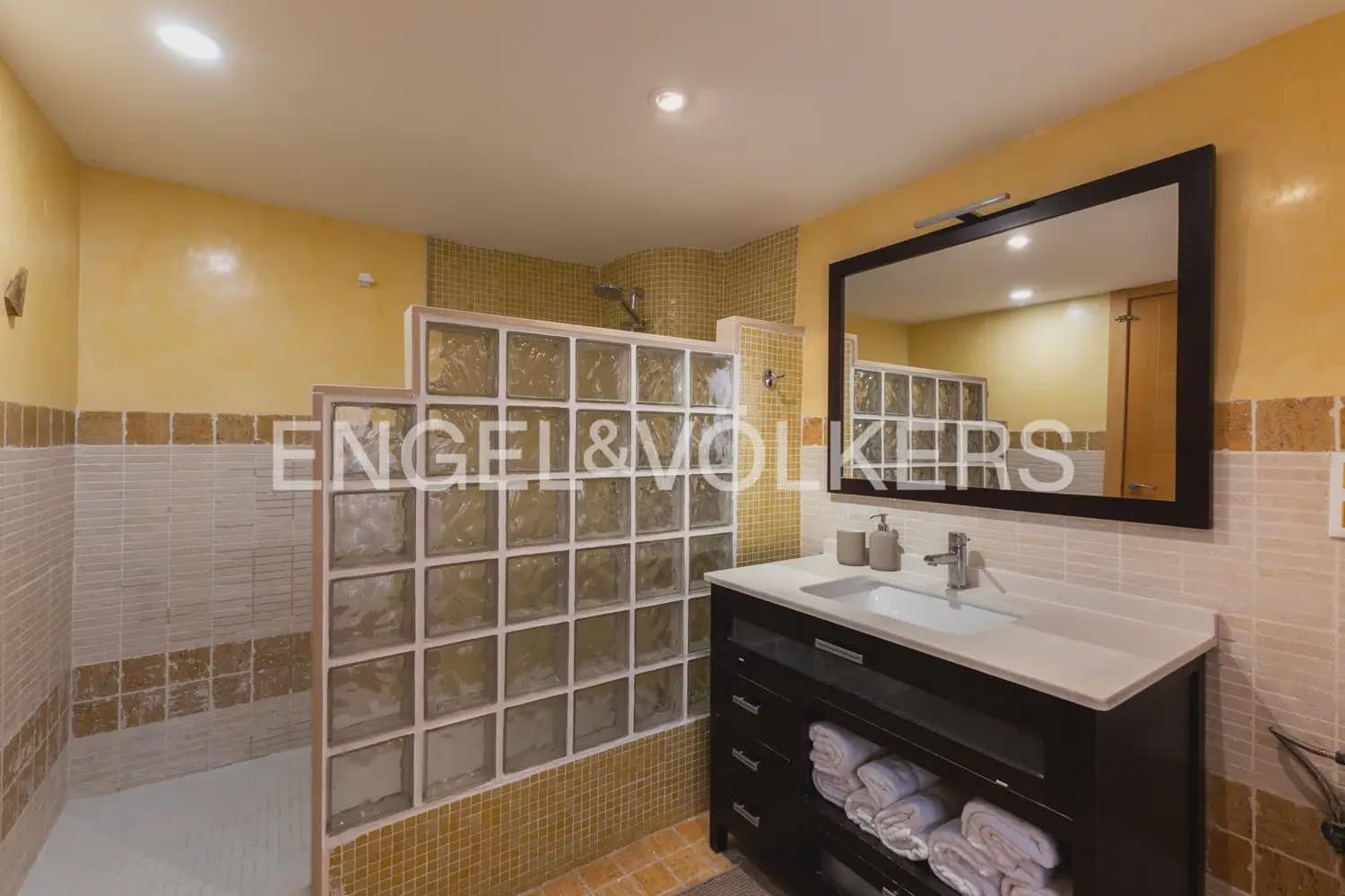 2 sovrum Lägenhet att hyra i Valencia stad - 1 700 € (Ref: 10145252)