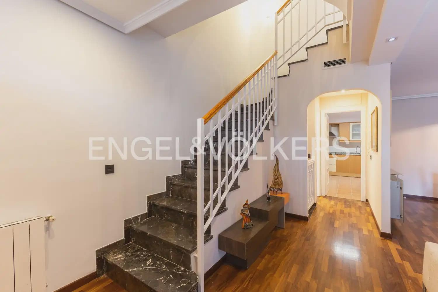 4 soveværelse Rækkehus til leje i Almassera med garage - € 2.000 (Ref: 10145253)