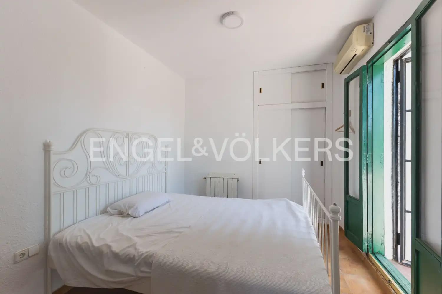 4 soverom Villa til salgs i Paterna med svømmebasseng garasje - € 670 000 (Ref: 10145255)