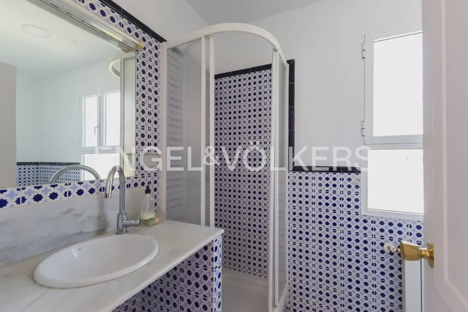 4 soverom Villa til salgs i Paterna med svømmebasseng garasje - € 670 000 (Ref: 10145255)