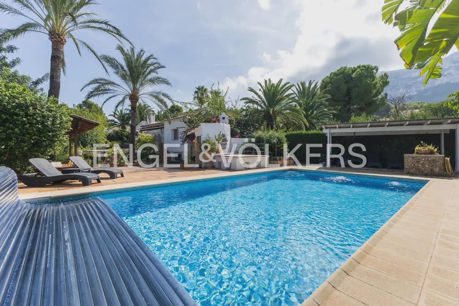 6 slaapkamer Villa te koop in Denia met zwembad garage - € 975.000 (Ref: 10153883)