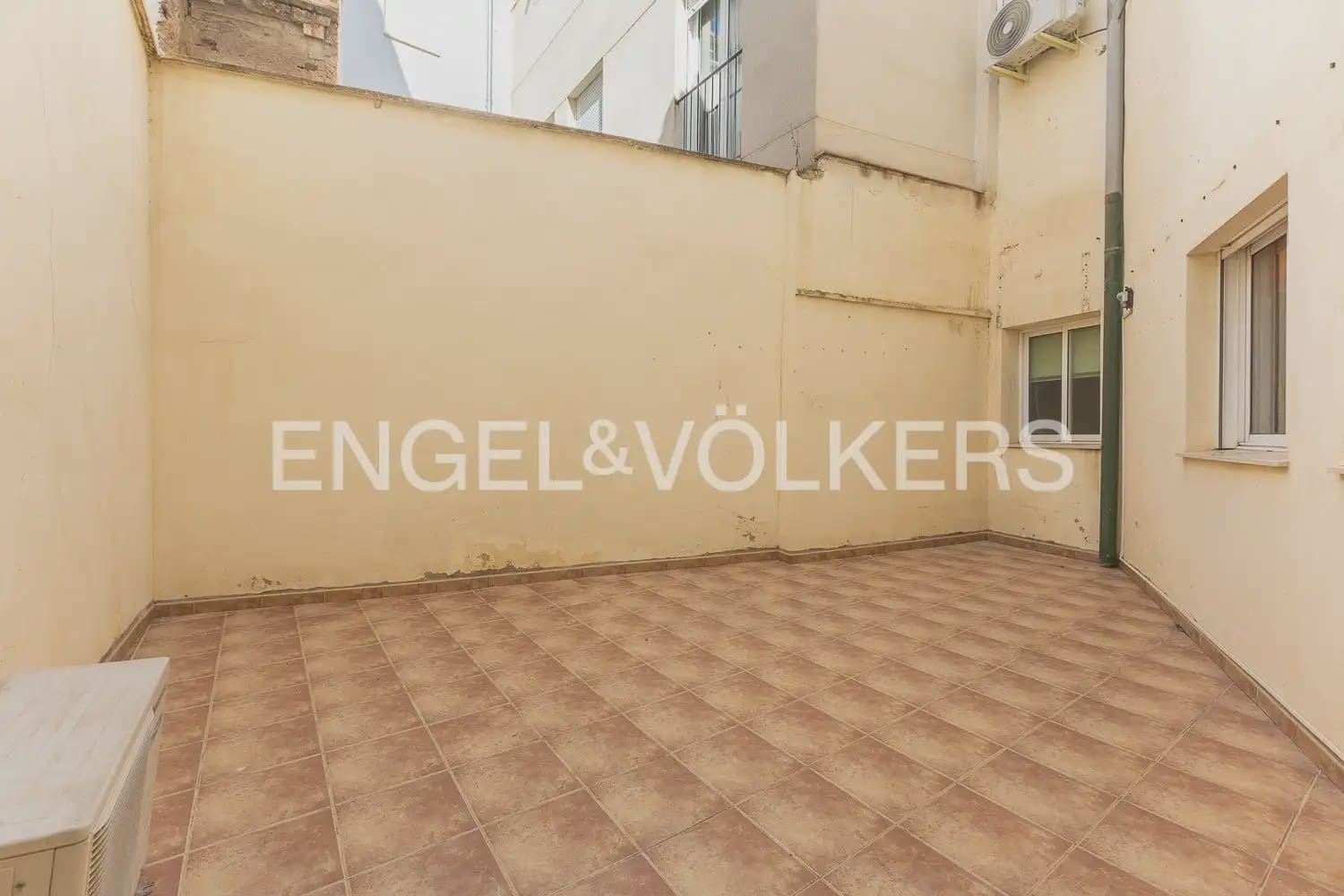 2 bedroom Flat for sale in Valencia city with garage - € 450,000 (Ref: 10154036)