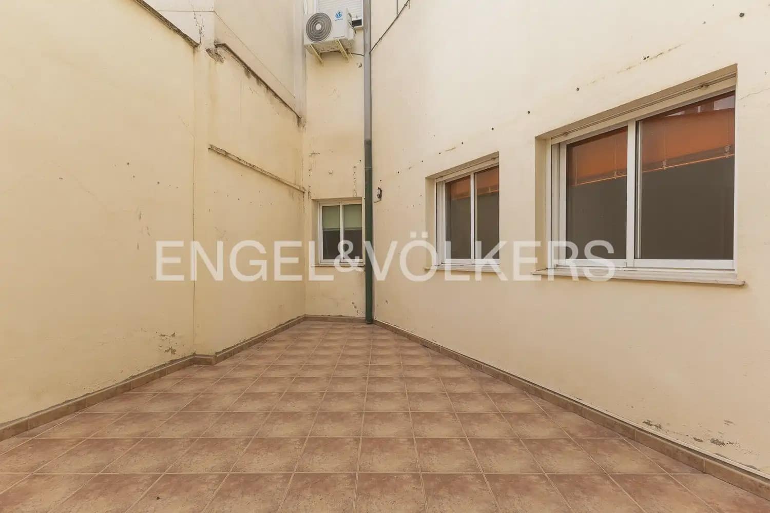2 bedroom Flat for sale in Valencia city with garage - € 450,000 (Ref: 10154036)
