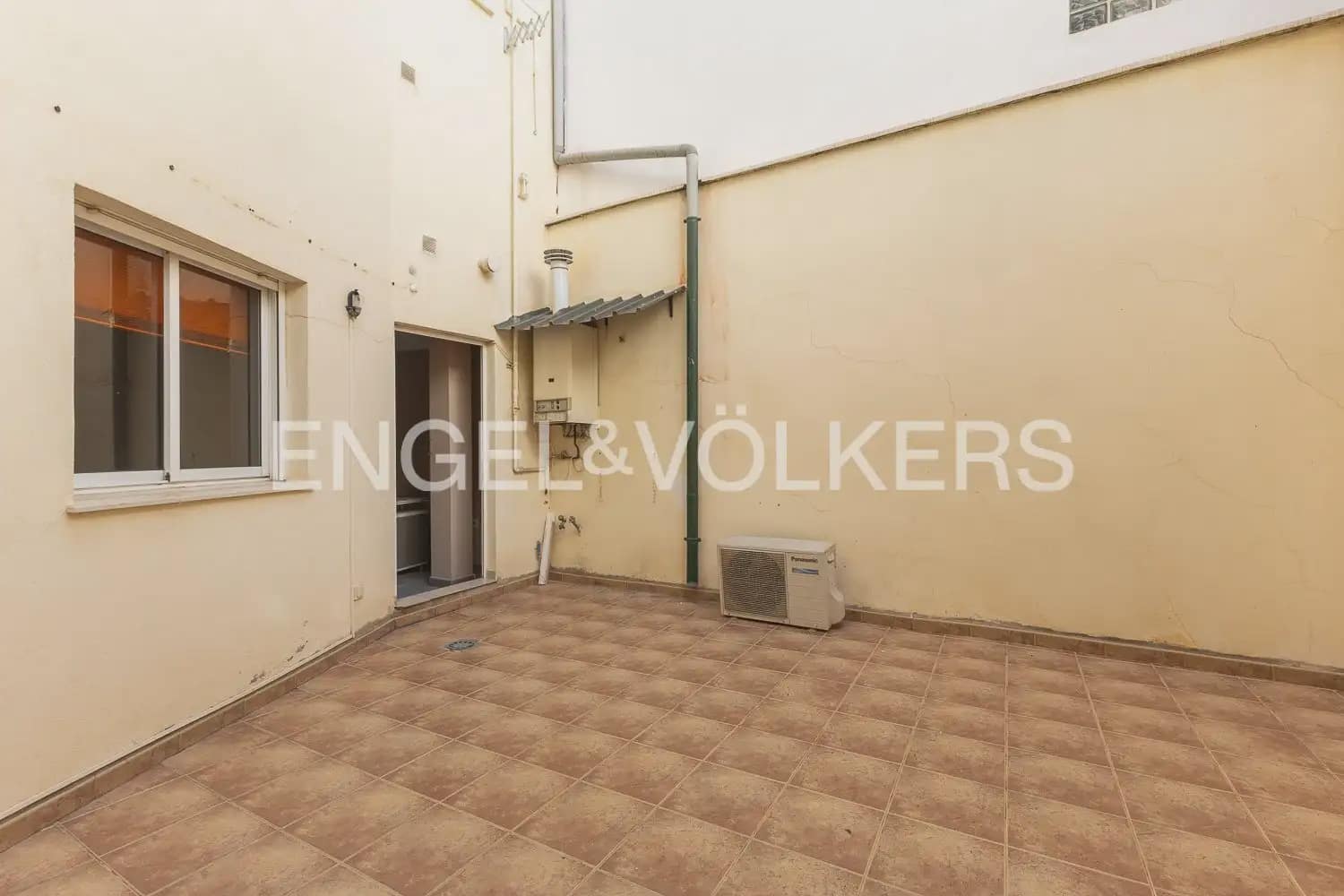 2 bedroom Flat for sale in Valencia city with garage - € 450,000 (Ref: 10154036)