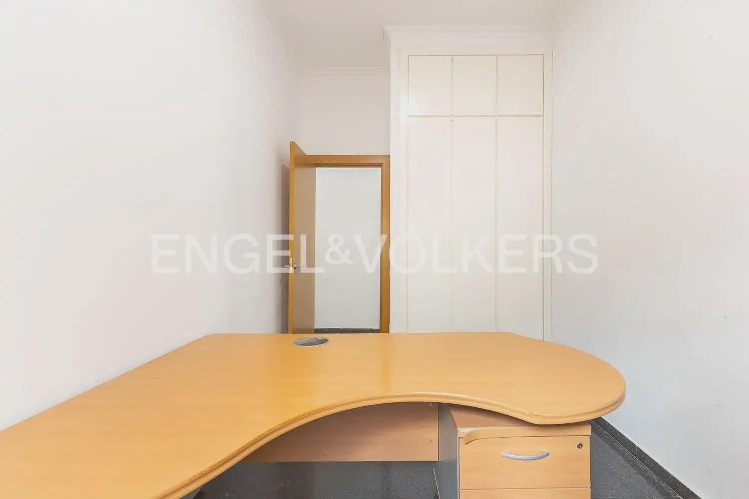 2 bedroom Flat for sale in Valencia city with garage - € 450,000 (Ref: 10154036)