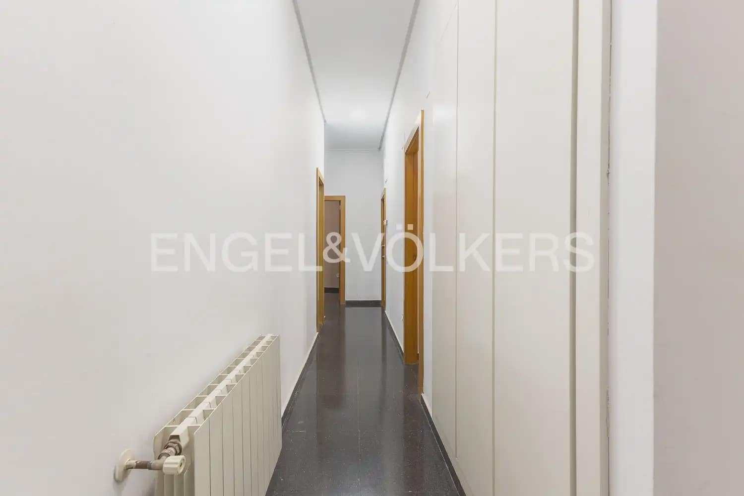 2 bedroom Flat for sale in Valencia city with garage - € 450,000 (Ref: 10154036)