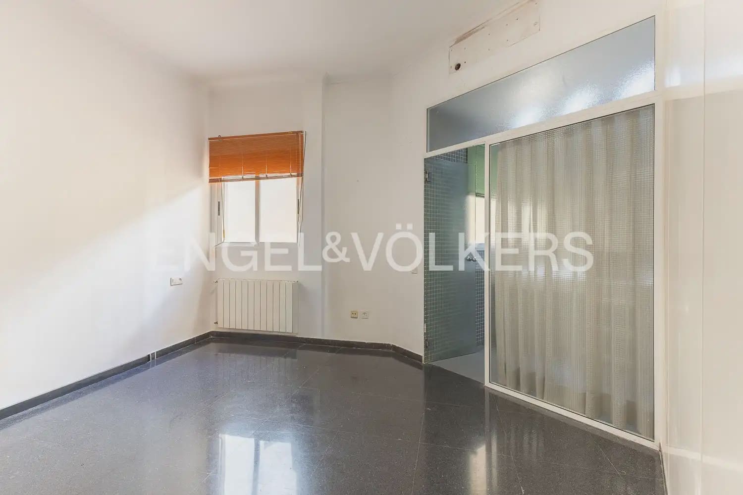 2 bedroom Flat for sale in Valencia city with garage - € 450,000 (Ref: 10154036)