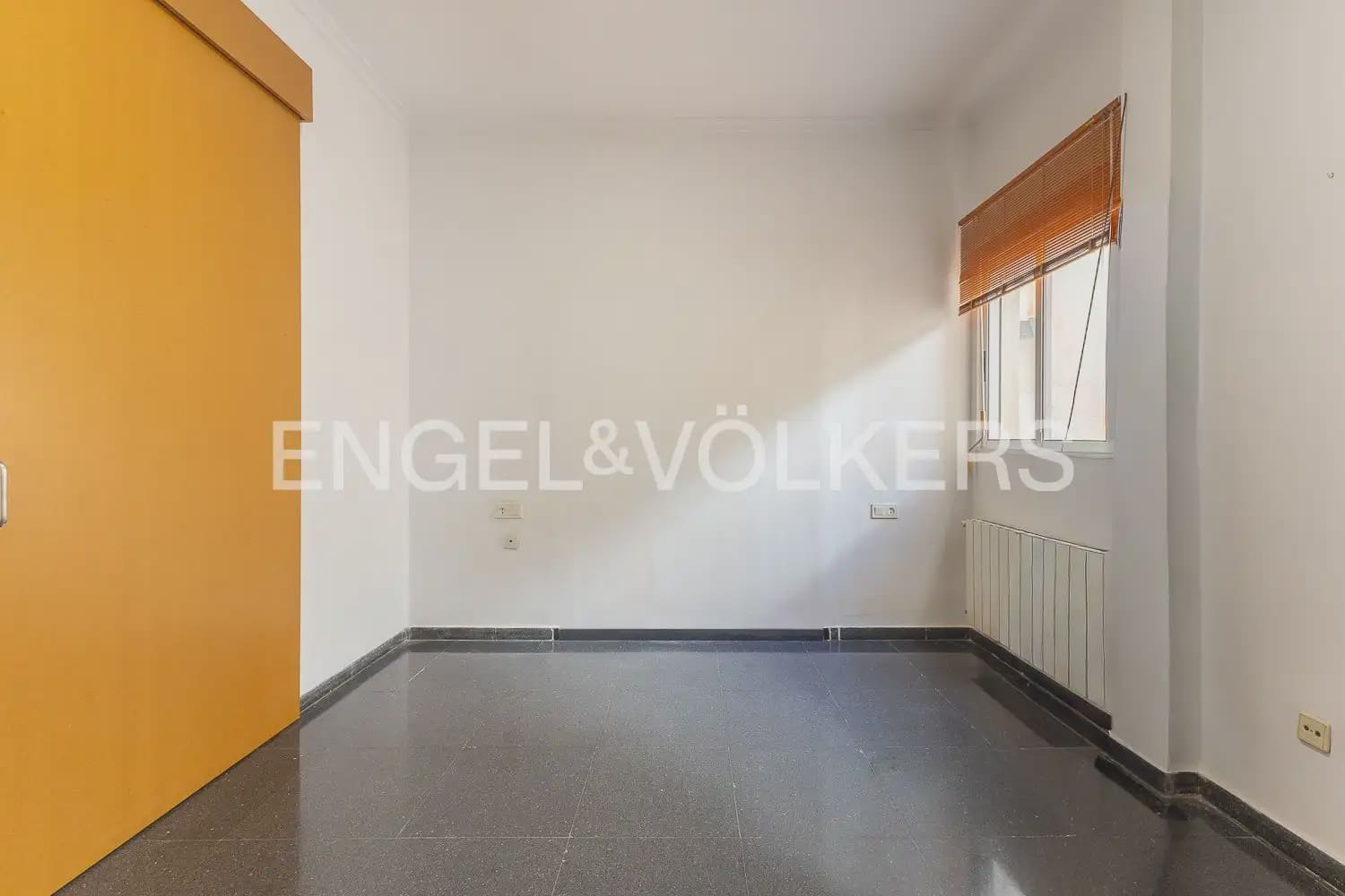 2 bedroom Flat for sale in Valencia city with garage - € 450,000 (Ref: 10154036)