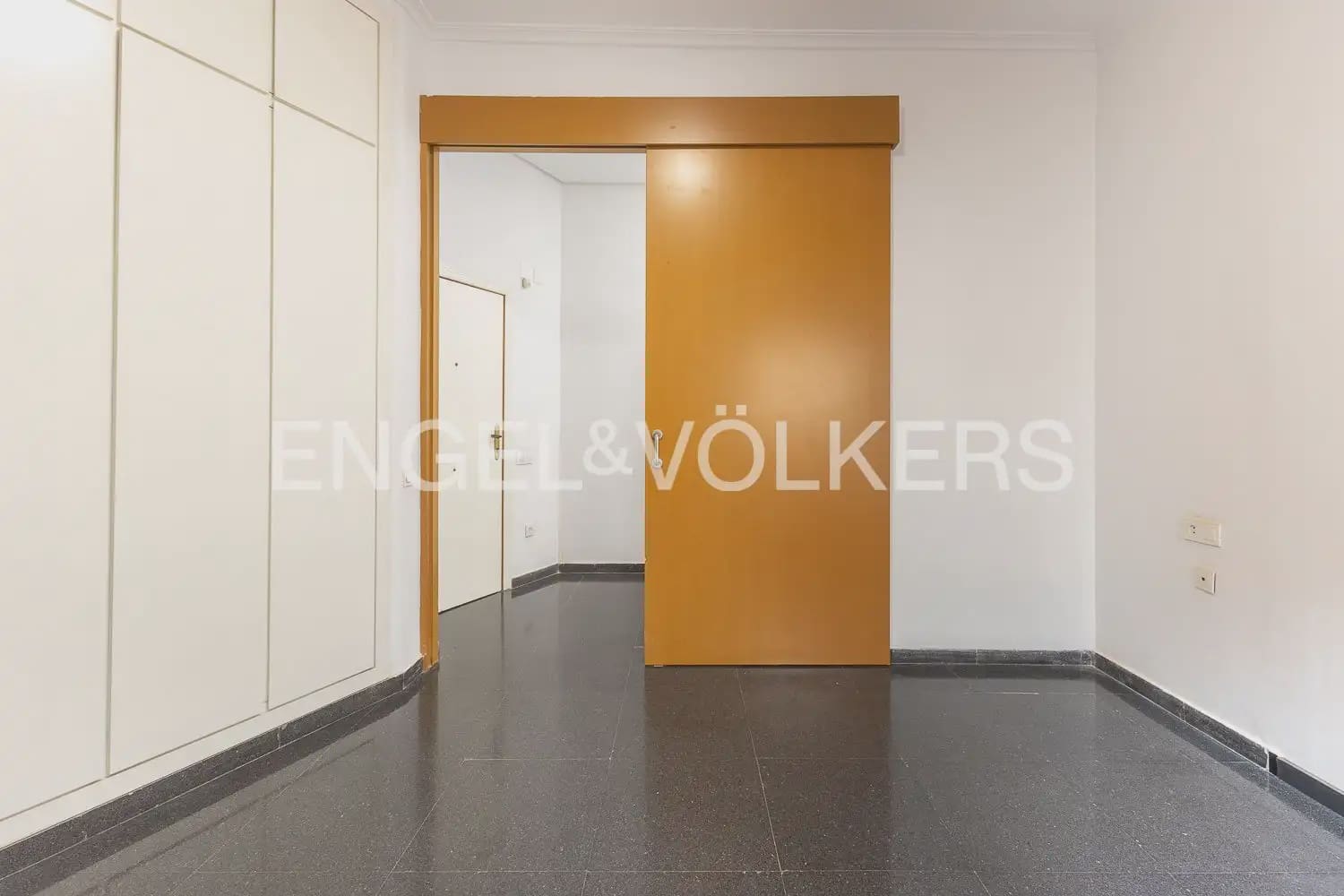 2 bedroom Flat for sale in Valencia city with garage - € 450,000 (Ref: 10154036)