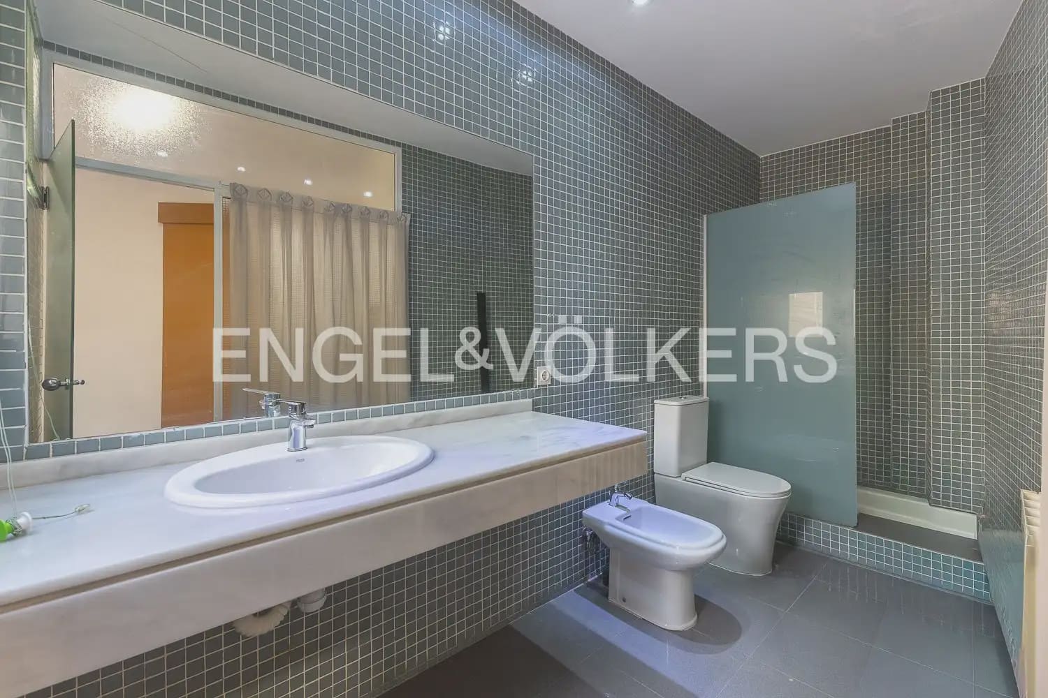2 bedroom Flat for sale in Valencia city with garage - € 450,000 (Ref: 10154036)