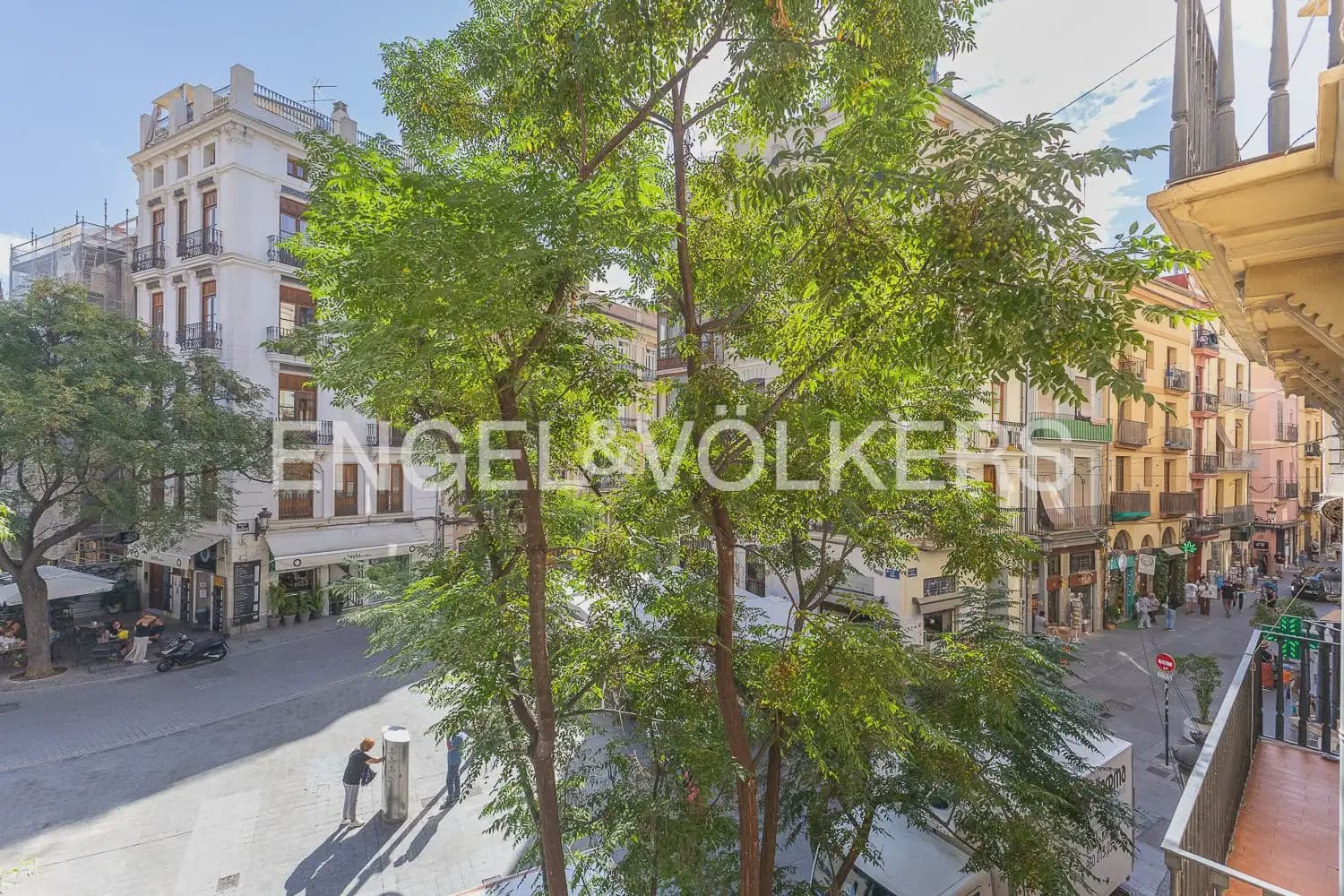 2 bedroom Flat for sale in Valencia city with garage - € 450,000 (Ref: 10154036)