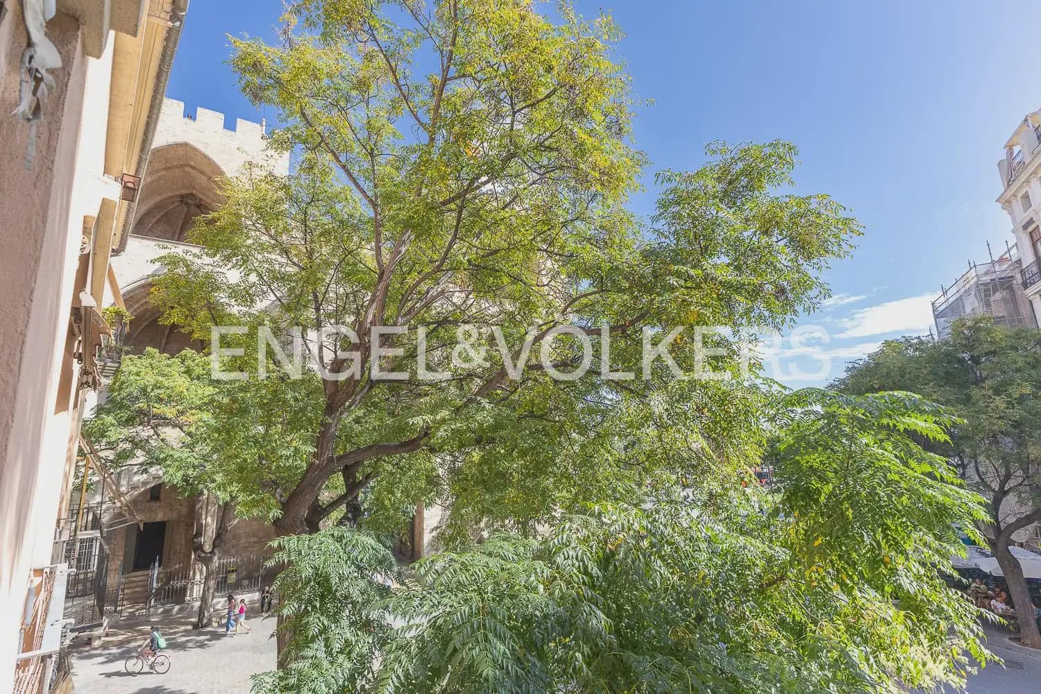 2 bedroom Flat for sale in Valencia city with garage - € 450,000 (Ref: 10154036)