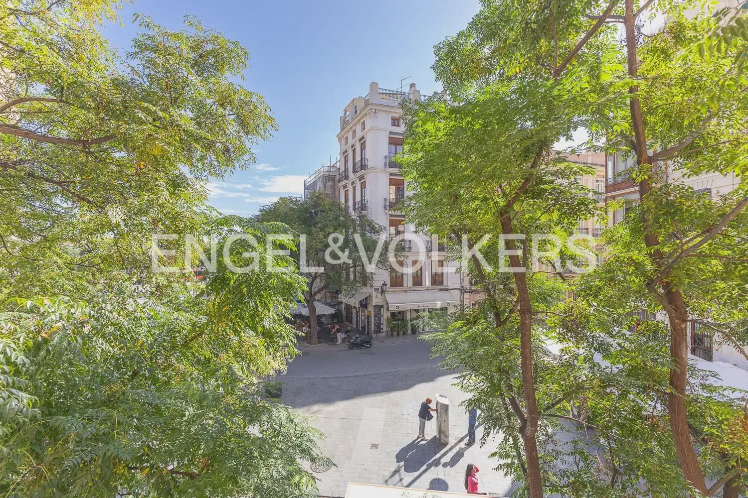 2 bedroom Flat for sale in Valencia city with garage - € 450,000 (Ref: 10154036)