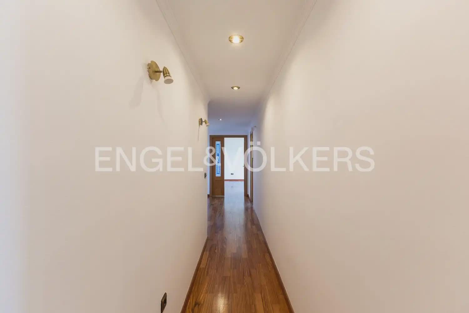 Ático de 4 habitaciones en València ciudad en alquiler con garaje - 2.600 € (Ref: 10154039)