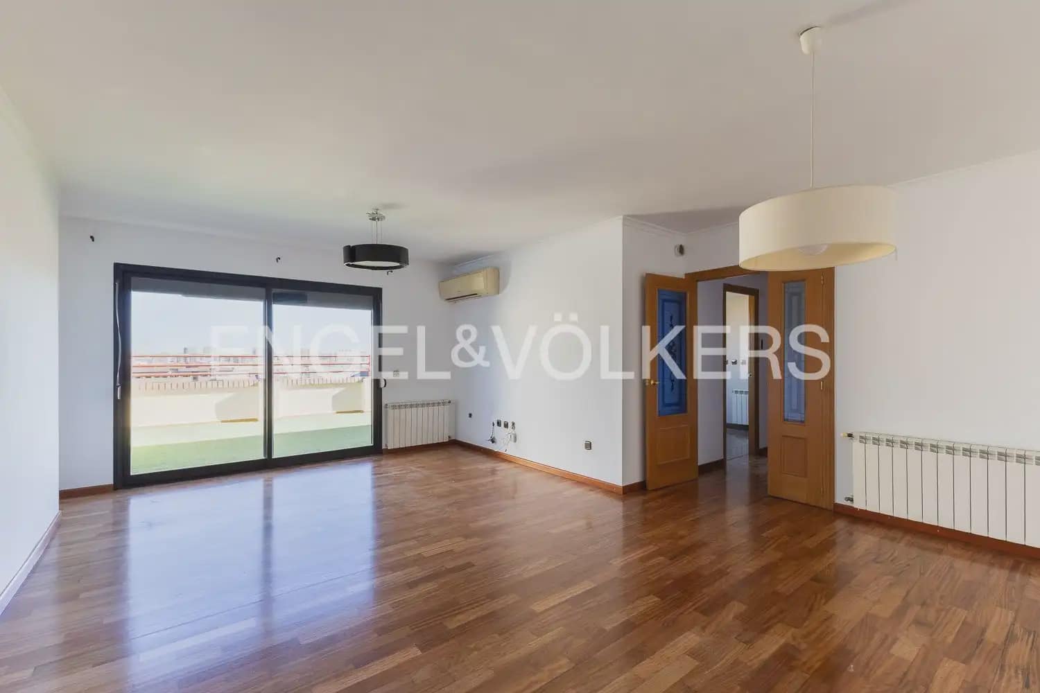 Ático de 4 habitaciones en València ciudad en alquiler con garaje - 2.600 € (Ref: 10154039)