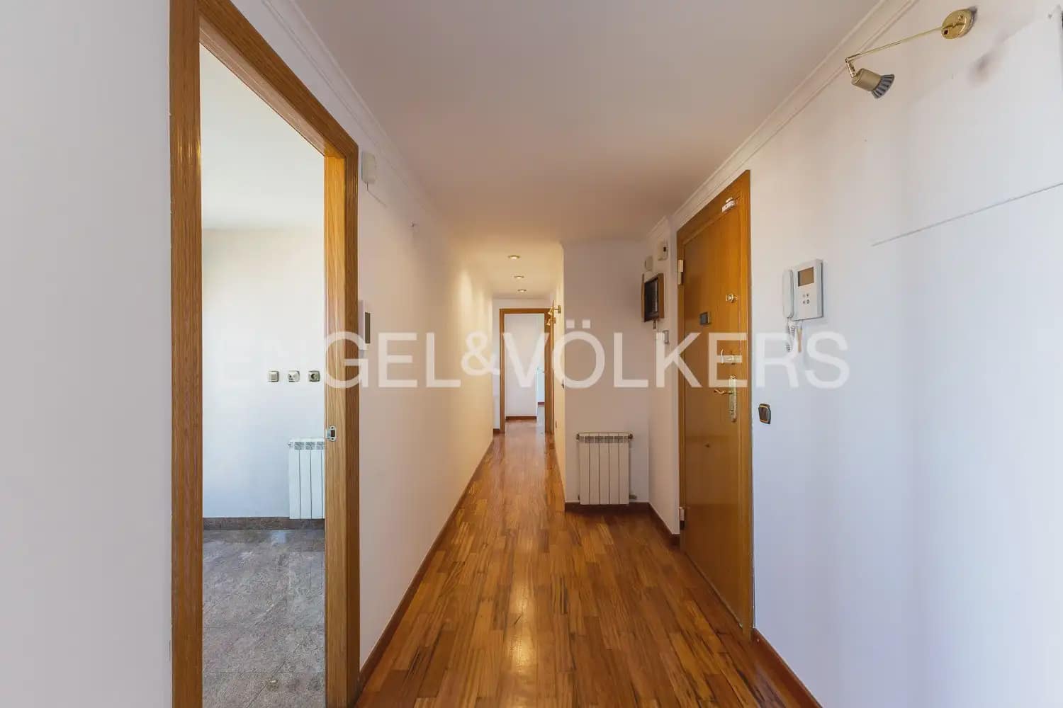 Ático de 4 habitaciones en València ciudad en alquiler con garaje - 2.600 € (Ref: 10154039)