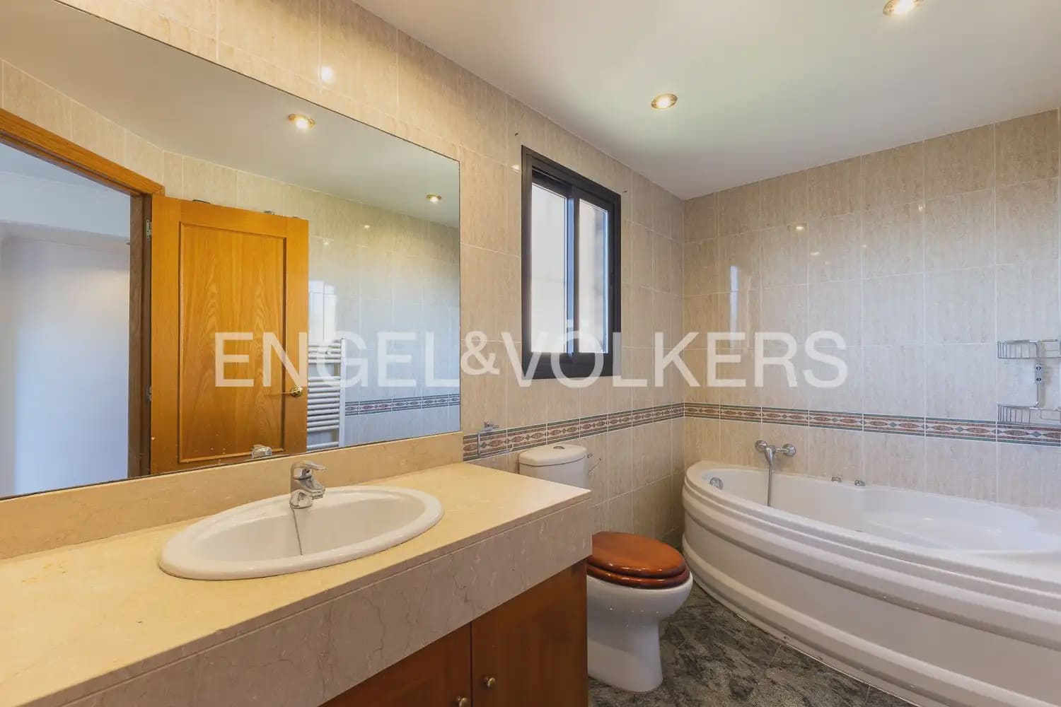 Ático de 4 habitaciones en València ciudad en alquiler con garaje - 2.600 € (Ref: 10154039)