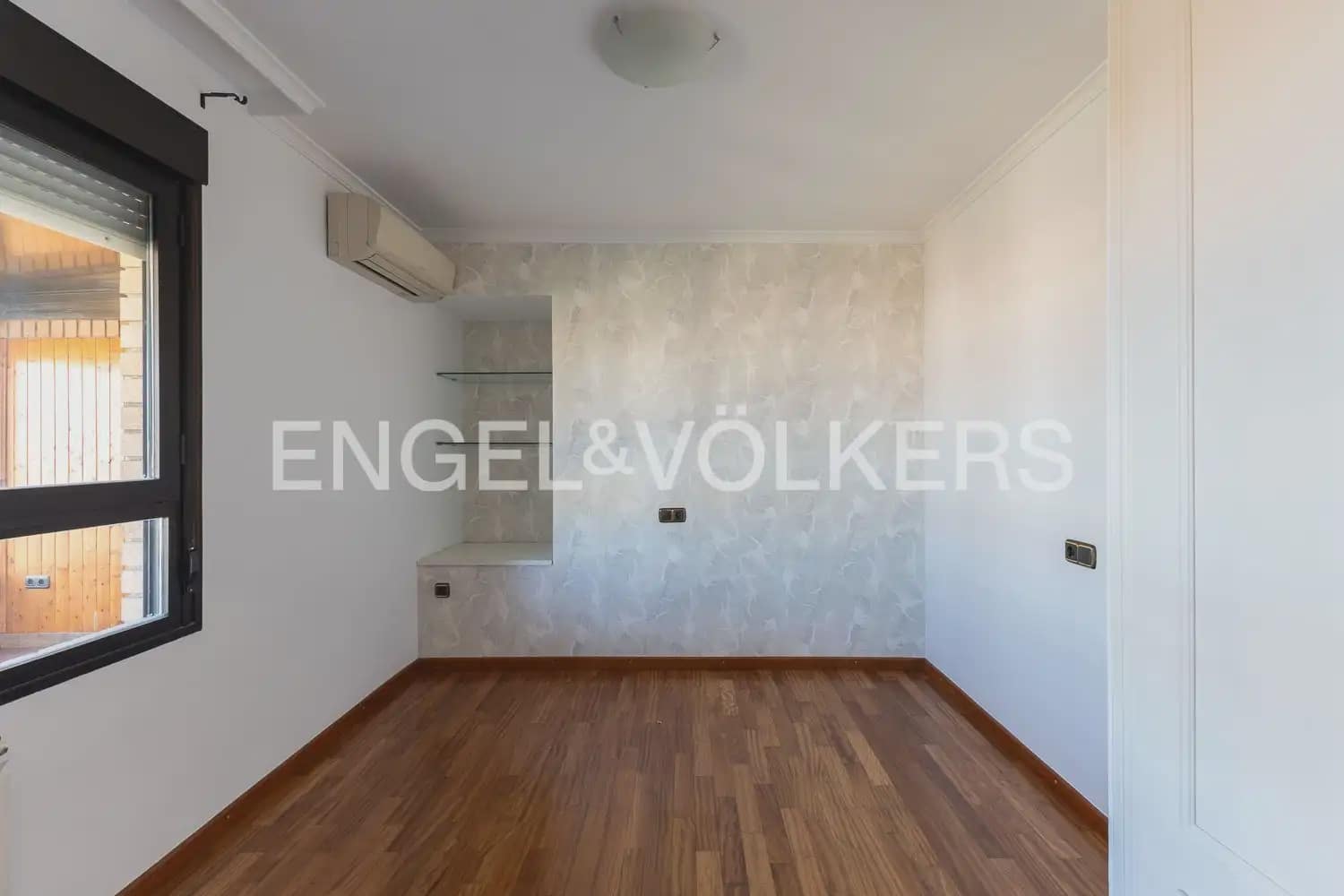 Ático de 4 habitaciones en València ciudad en alquiler con garaje - 2.600 € (Ref: 10154039)