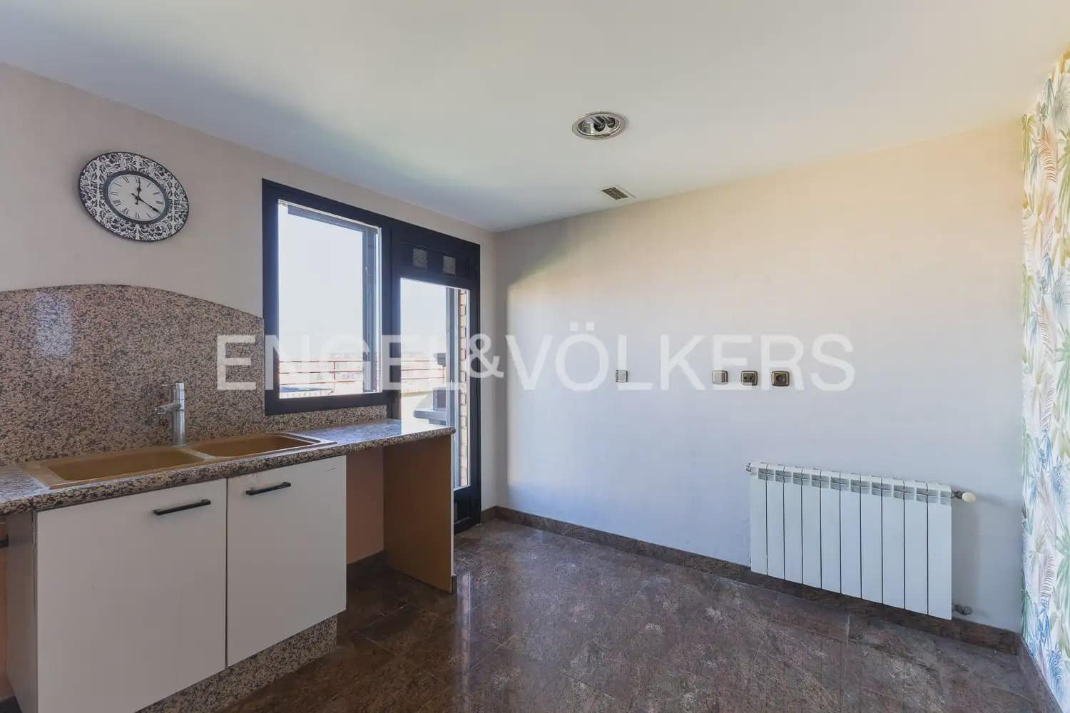 Ático de 4 habitaciones en València ciudad en alquiler con garaje - 2.600 € (Ref: 10154039)