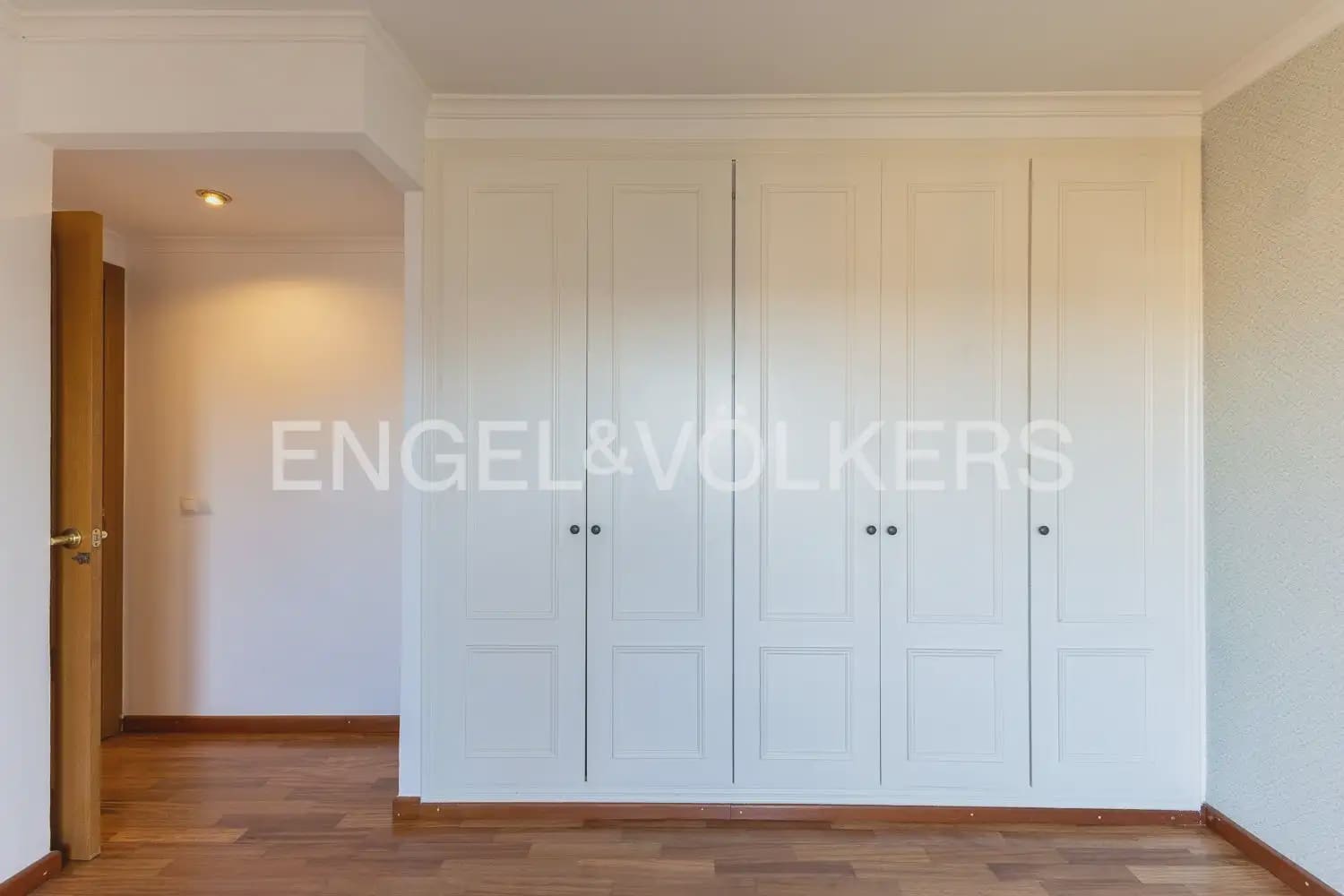 Ático de 4 habitaciones en València ciudad en alquiler con garaje - 2.600 € (Ref: 10154039)