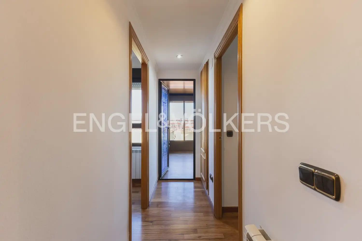 Ático de 4 habitaciones en València ciudad en alquiler con garaje - 2.600 € (Ref: 10154039)