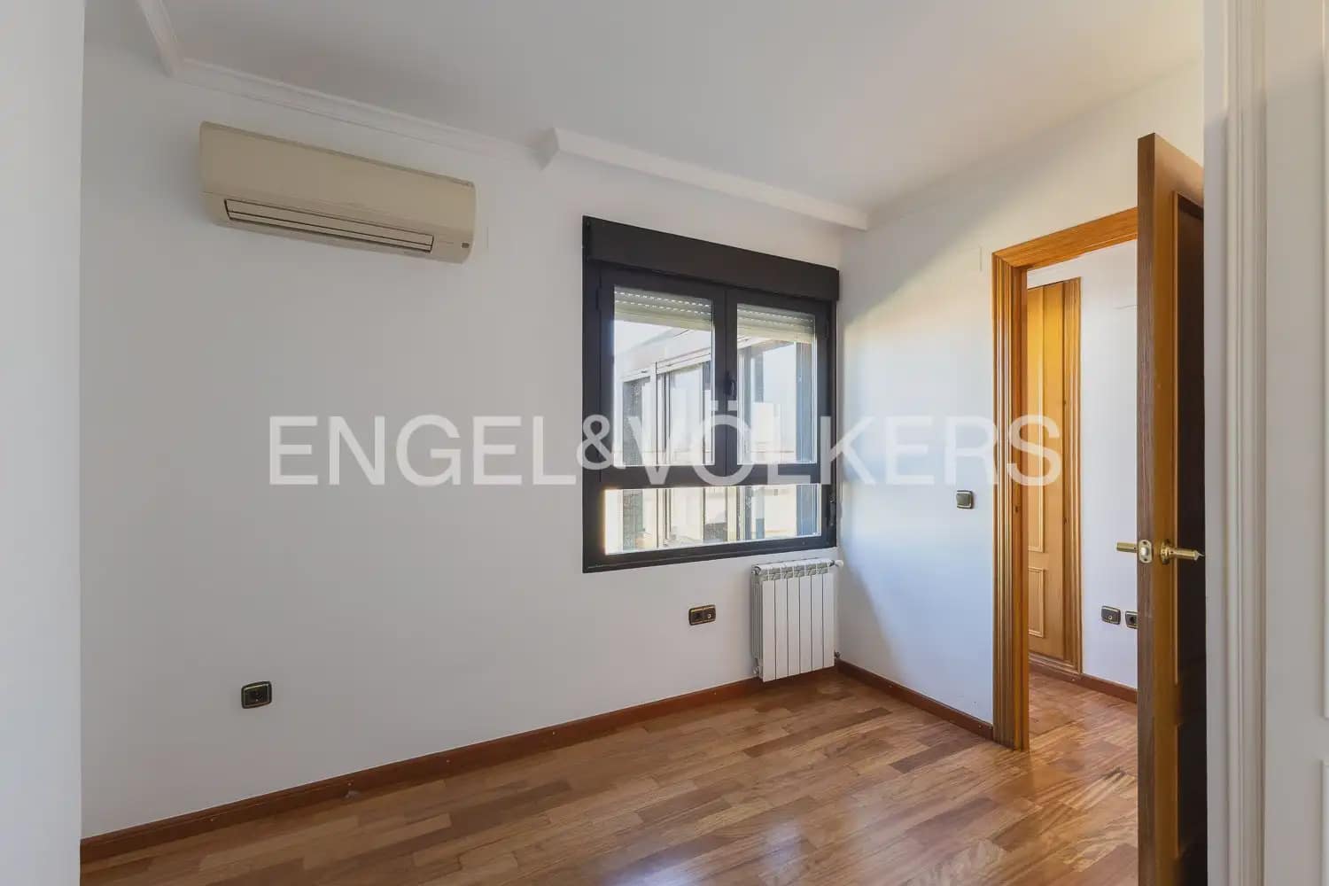 Ático de 4 habitaciones en València ciudad en alquiler con garaje - 2.600 € (Ref: 10154039)