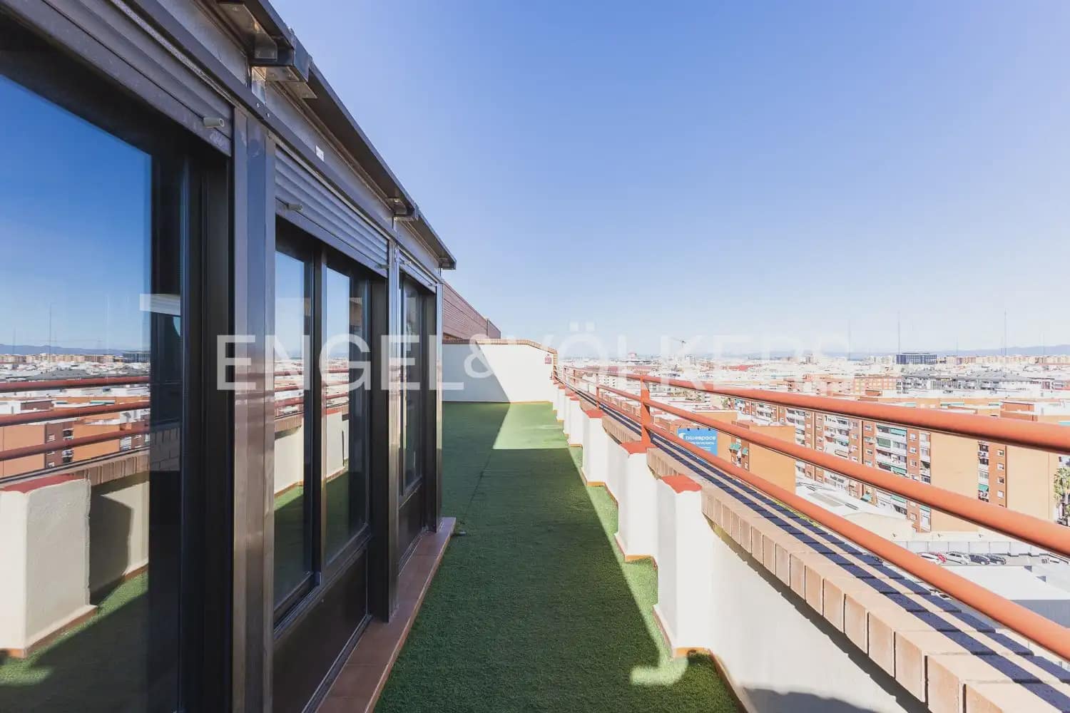 Ático de 4 habitaciones en València ciudad en alquiler con garaje - 2.600 € (Ref: 10154039)