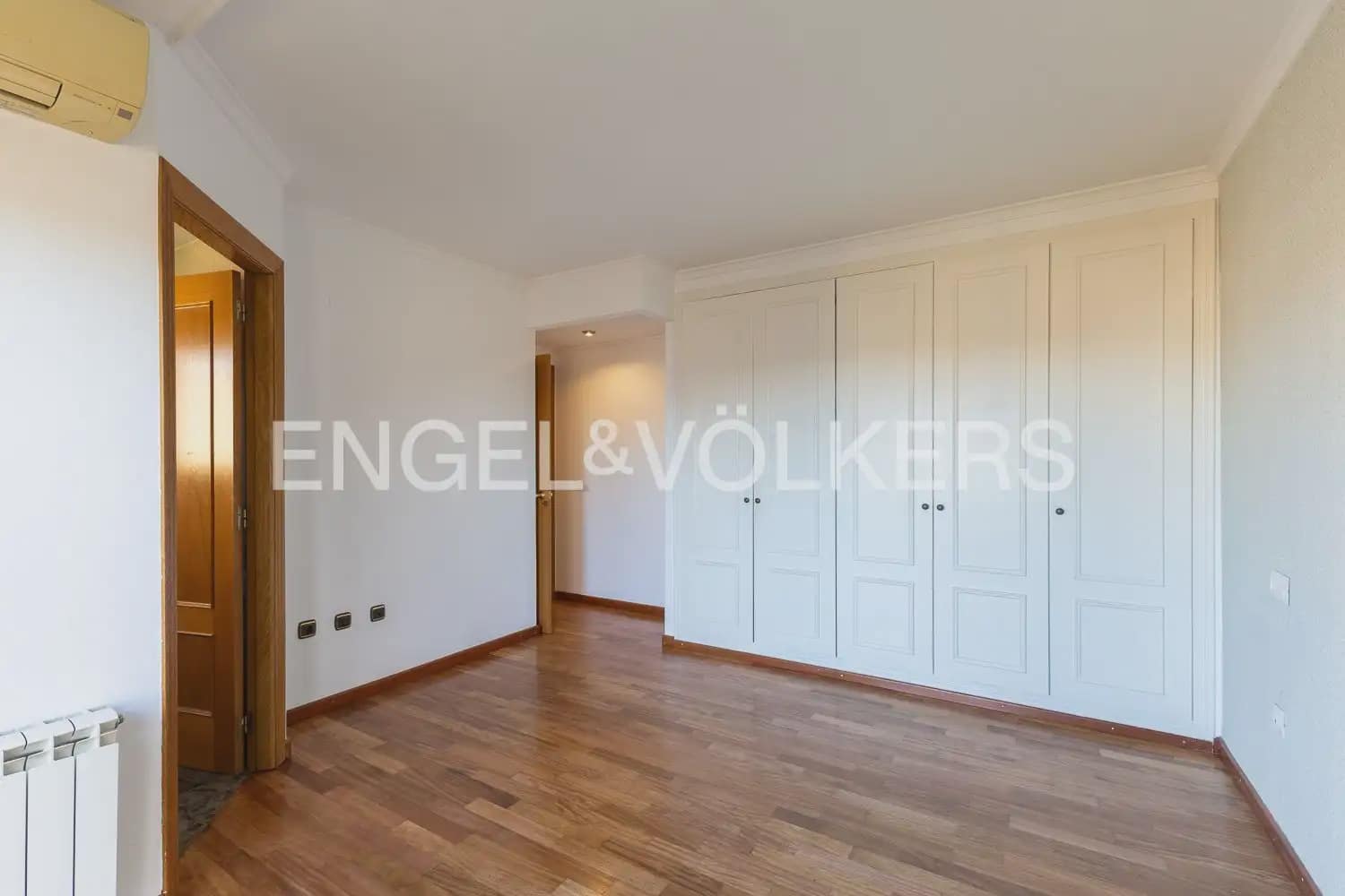 Ático de 4 habitaciones en València ciudad en alquiler con garaje - 2.600 € (Ref: 10154039)