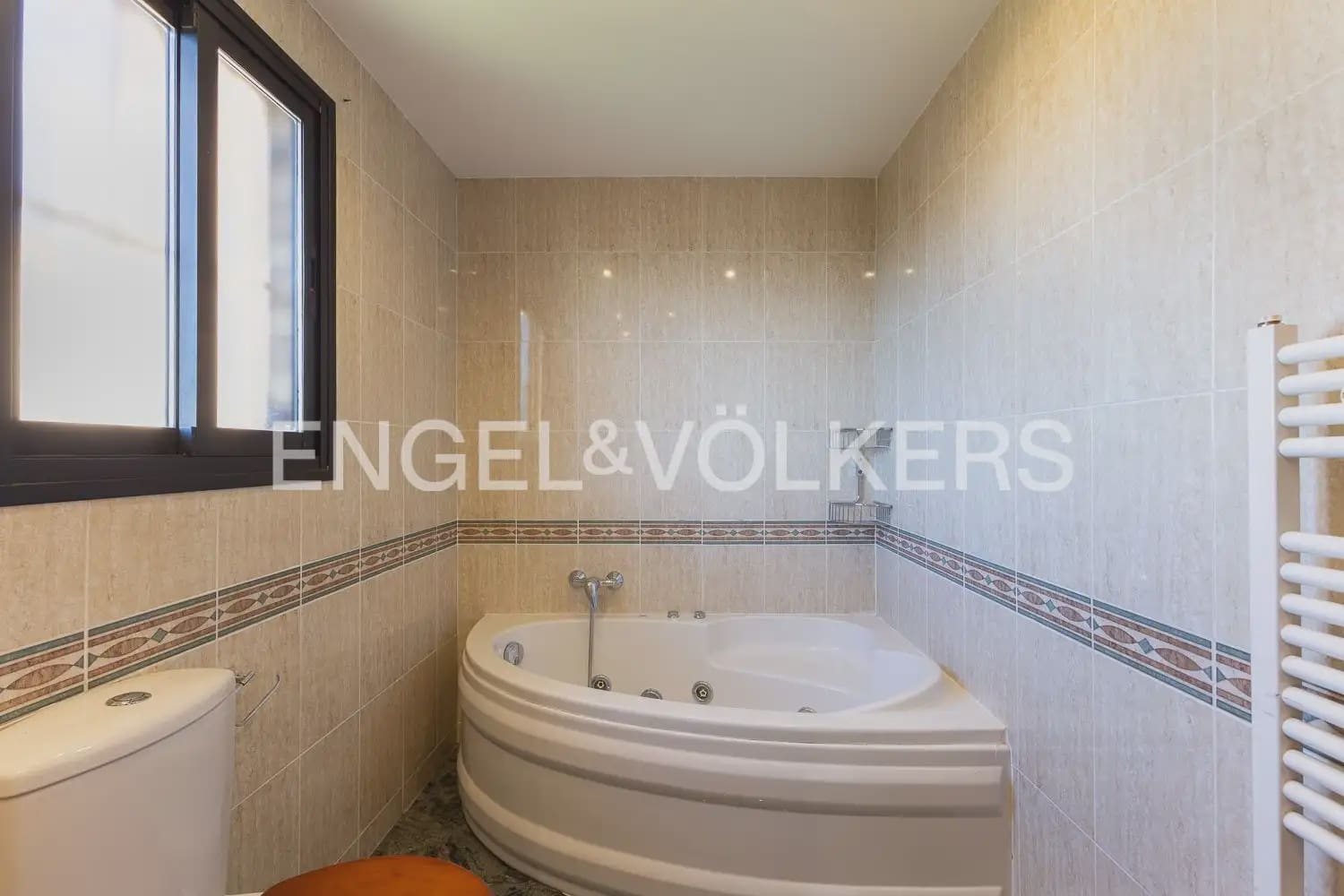 Ático de 4 habitaciones en València ciudad en alquiler con garaje - 2.600 € (Ref: 10154039)