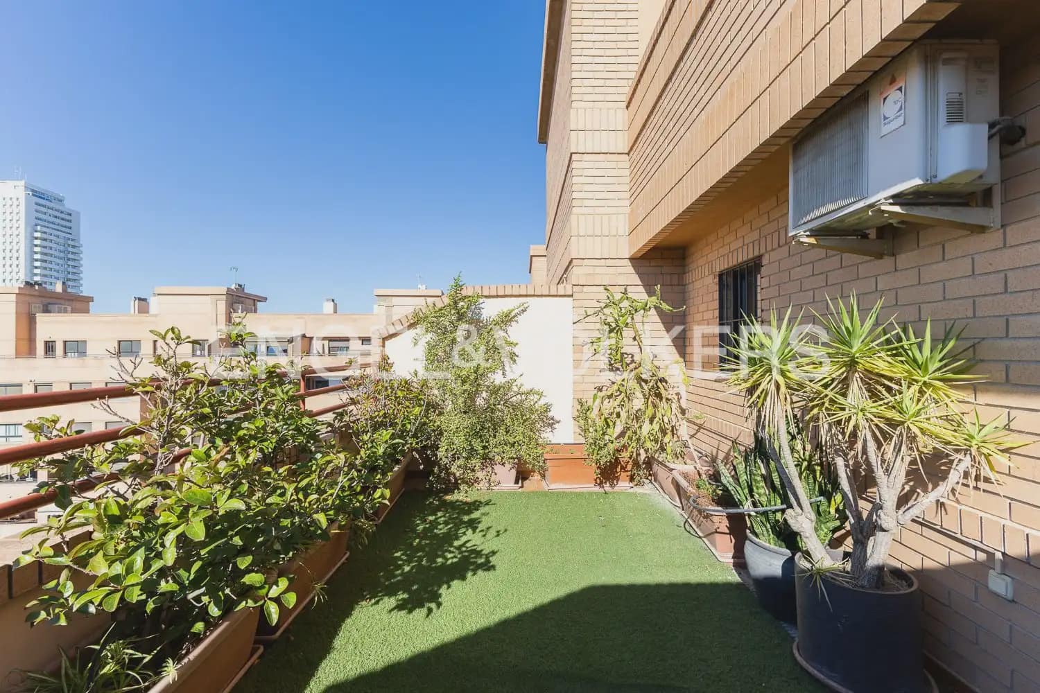 Ático de 4 habitaciones en València ciudad en alquiler con garaje - 2.600 € (Ref: 10154039)