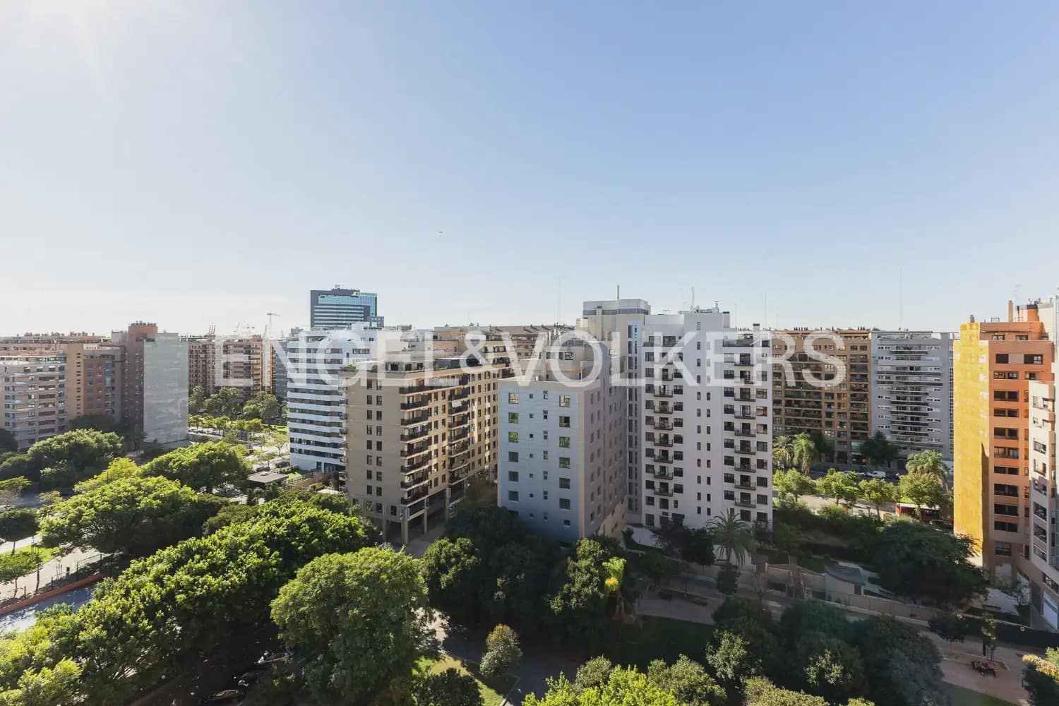 Ático de 4 habitaciones en València ciudad en alquiler con garaje - 2.600 € (Ref: 10154039)