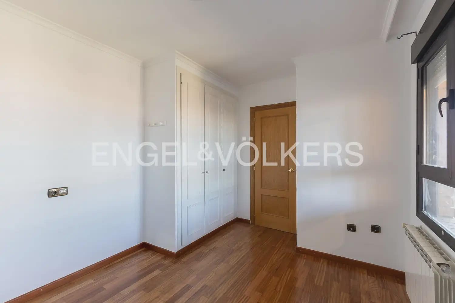 Ático de 4 habitaciones en València ciudad en alquiler con garaje - 2.600 € (Ref: 10154039)