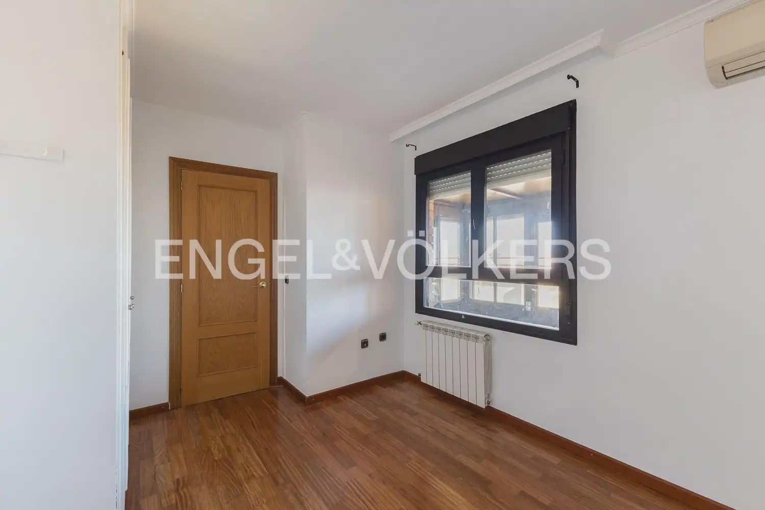 Ático de 4 habitaciones en València ciudad en alquiler con garaje - 2.600 € (Ref: 10154039)