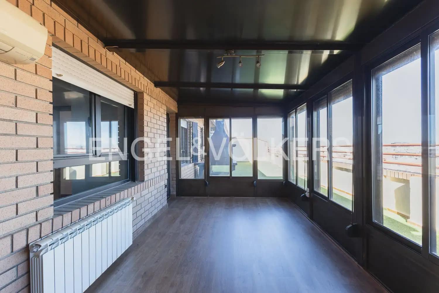 Ático de 4 habitaciones en València ciudad en alquiler con garaje - 2.600 € (Ref: 10154039)
