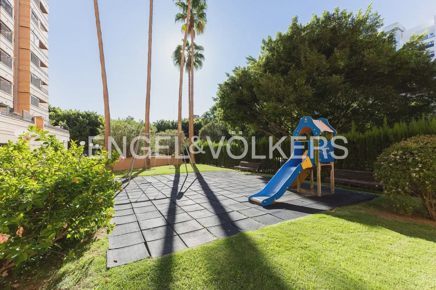 Ático de 4 habitaciones en València ciudad en alquiler con garaje - 2.600 € (Ref: 10154039)