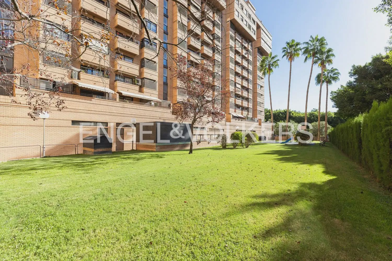 Ático de 4 habitaciones en València ciudad en alquiler con garaje - 2.600 € (Ref: 10154039)