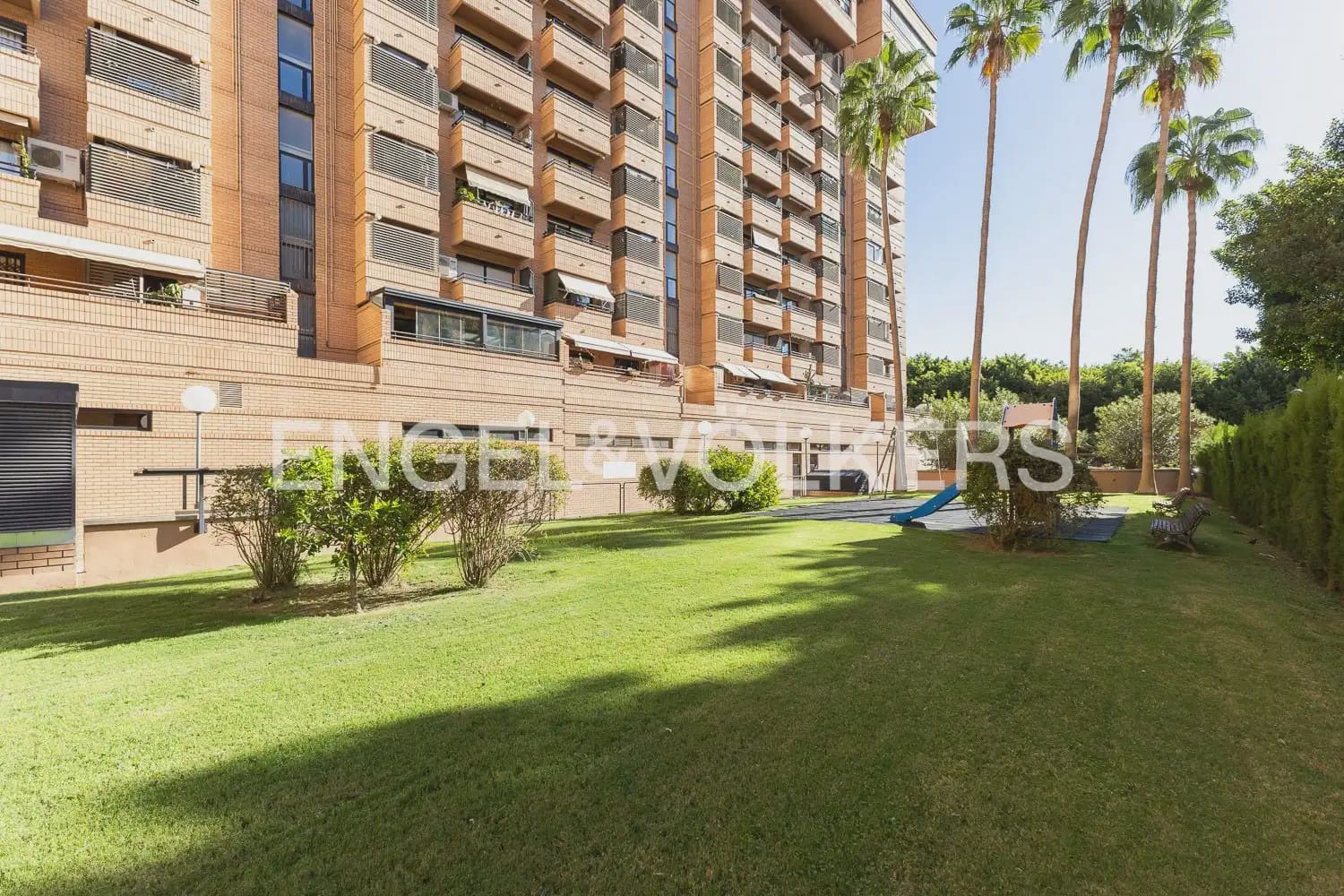 Ático de 4 habitaciones en València ciudad en alquiler con garaje - 2.600 € (Ref: 10154039)