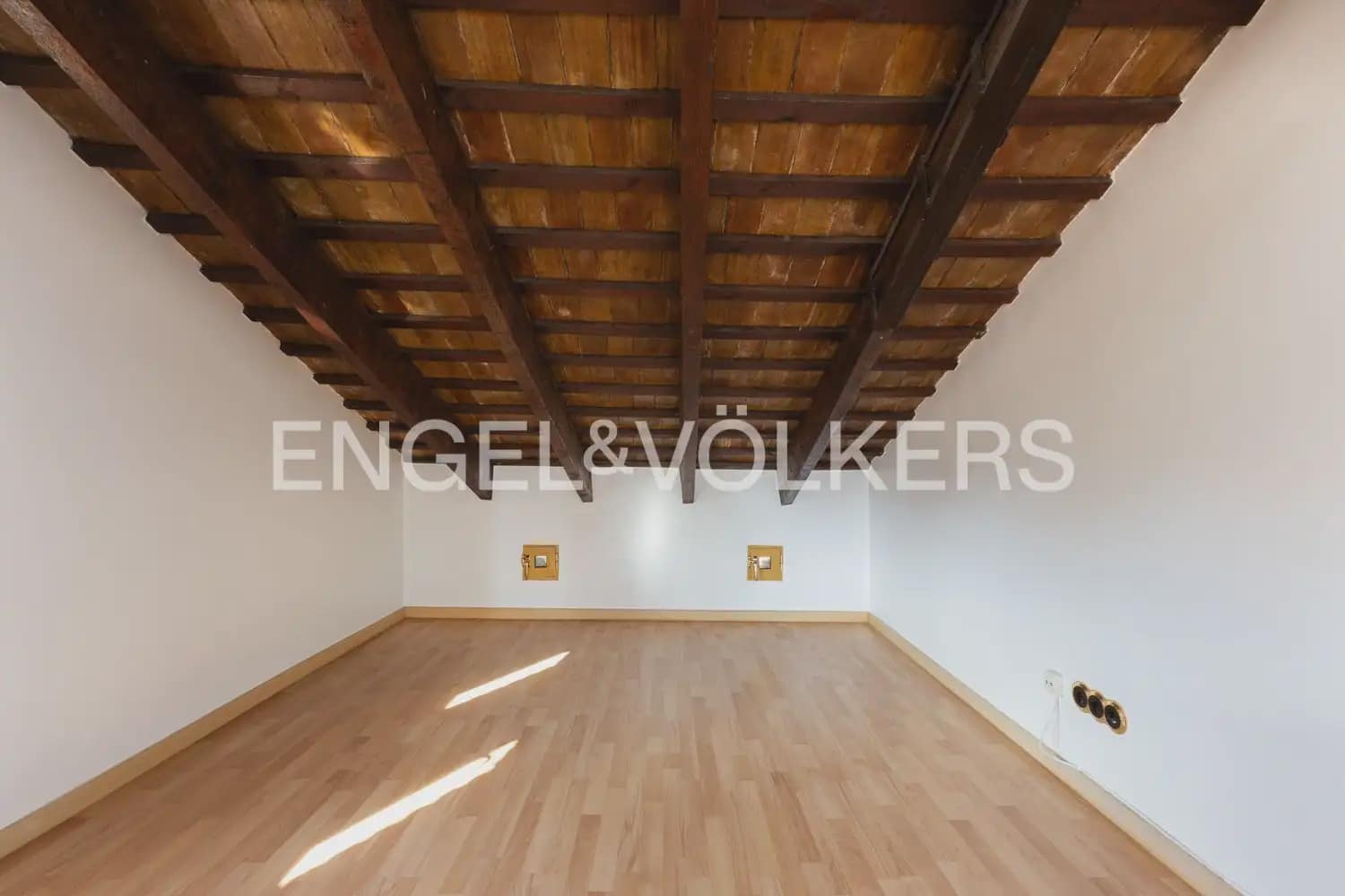 3 bedroom Townhouse for rent in Valencia city - € 1,900 (Ref: 10154291)