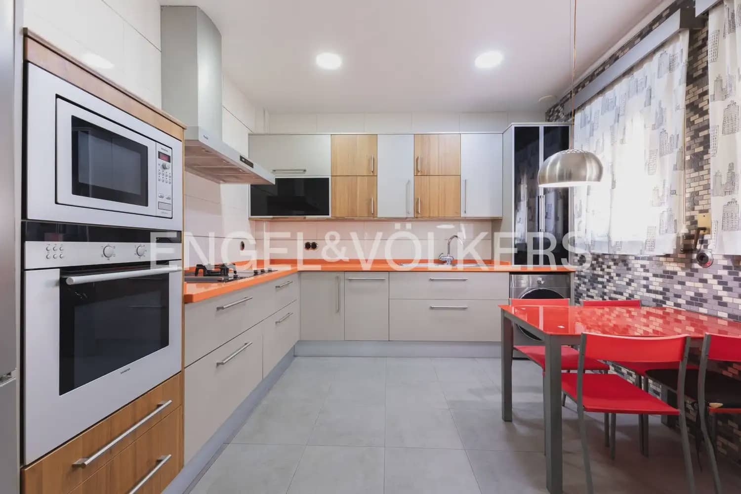 3 bedroom Townhouse for rent in Valencia city - € 1,900 (Ref: 10154291)