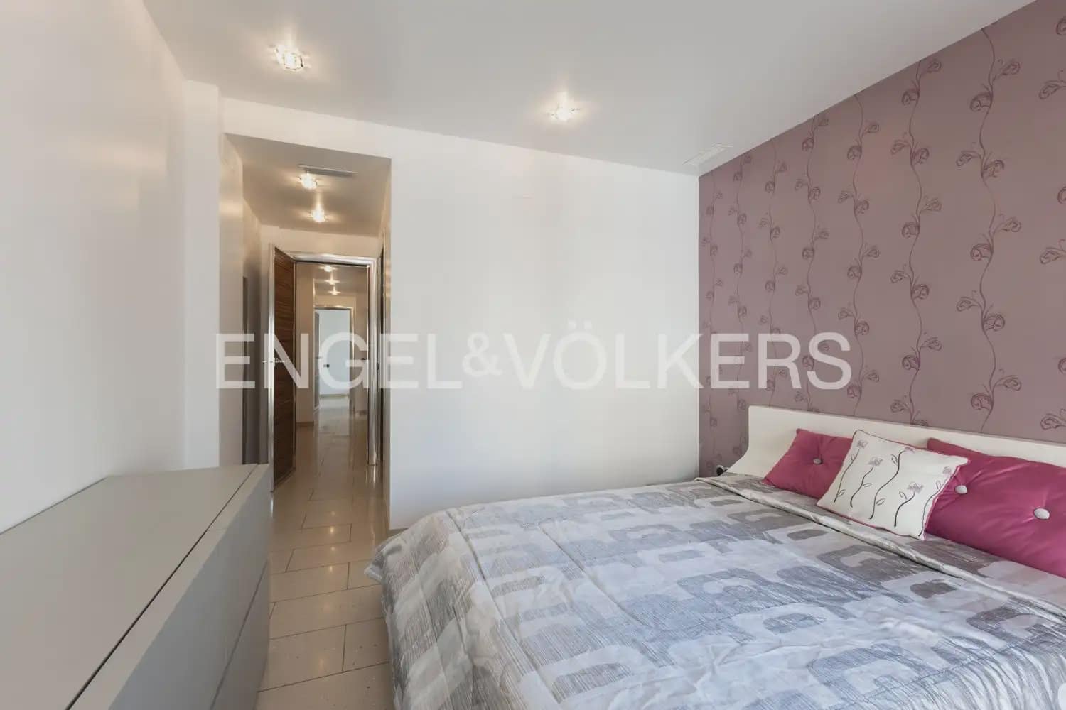 3 bedroom Townhouse for rent in Valencia city - € 1,900 (Ref: 10154291)